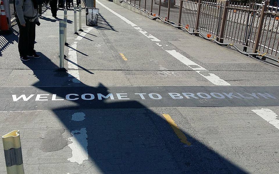 Frontière entre Manhattan et Brooklyn, sur le pont de Brooklyn