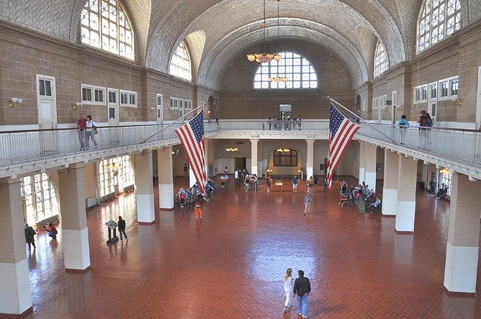 L'intérieur du hall principal d'Ellis Island