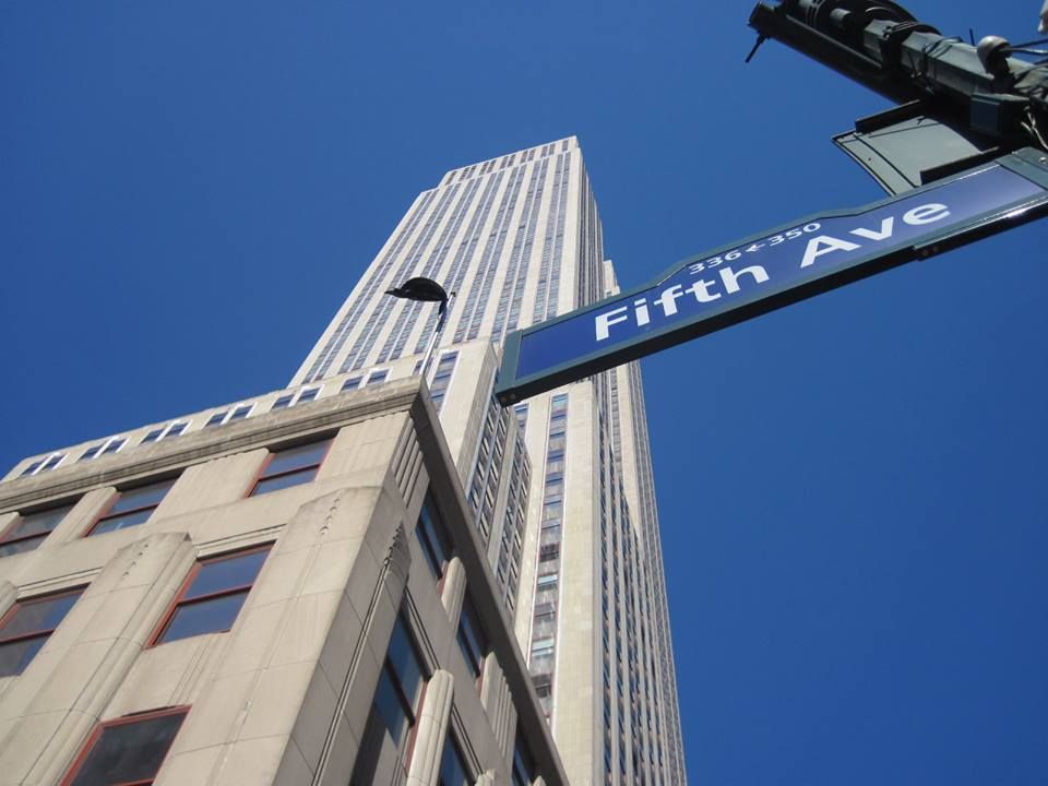 L'Empire State building vu depuis la Fifth Avenue.
