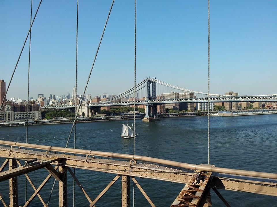 Vue sur le Manhattan Bridge depuis le pont de Brooklyn