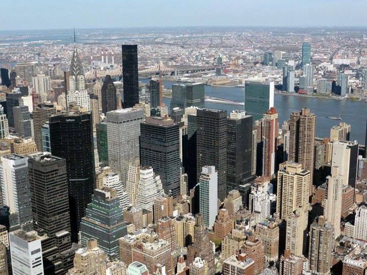 Vue sur Midtown et le Chrysler building depuis l'Empire State building