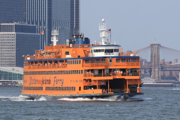Le ferry de Staten Island à New York Le ferry de Staten Island à New York