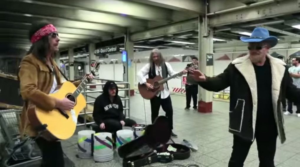U2 en concert dans le métro de New York