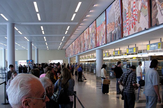 File d'attente à l'immigration à l'aéroport New York JFK