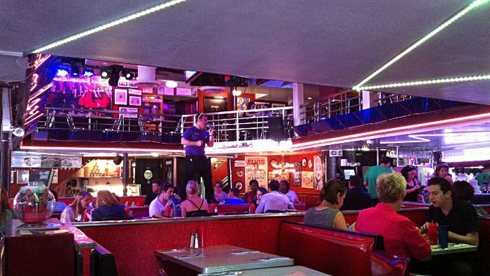Ellen’s Stardust Diner : un restaurant insolite à New York