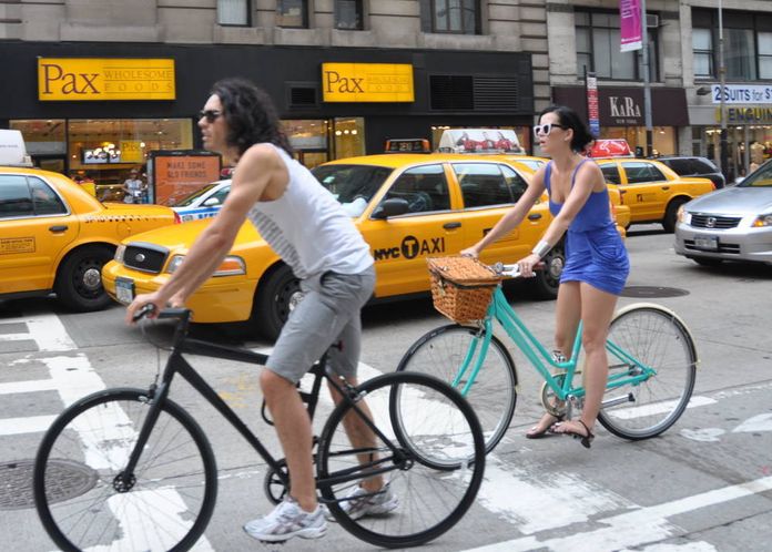 La chanteuse Katy Perry aime elle aussi le vélo à New York