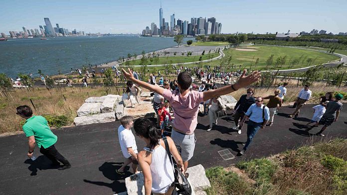 Governors Island The Hills collines Une vue panoramique sur la baie de New York.