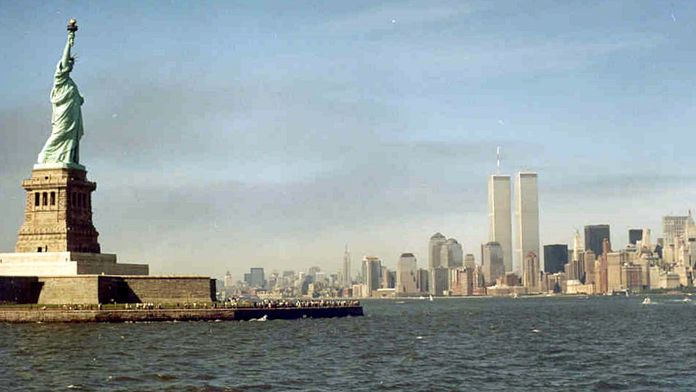 world-trade-center-skyline La statue de la Liberté et les twins towers...