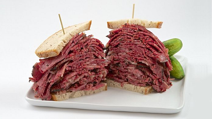 smoked meat sandwich new york Carnegie Deli