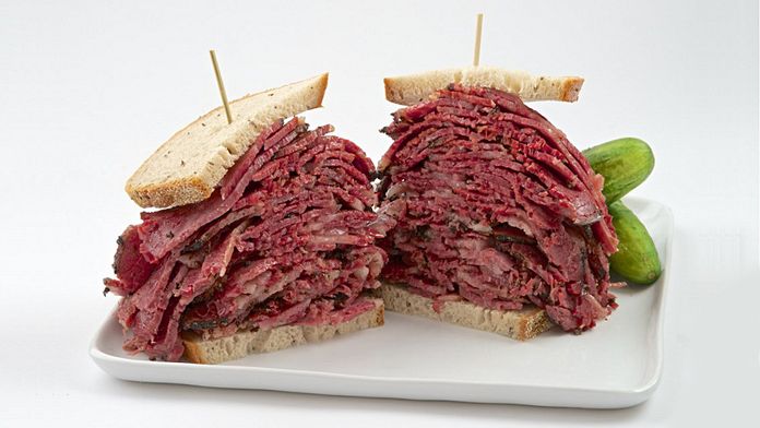 smoked meat sandwich new york Carnegie Deli