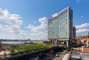 Standard Hotel enjambe la High Line