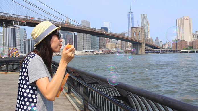 new york pont brooklyn bulles face à New York