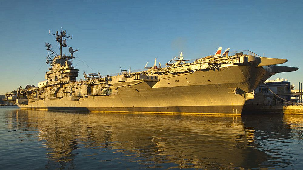 Embarquez sur un porte-avions à New York