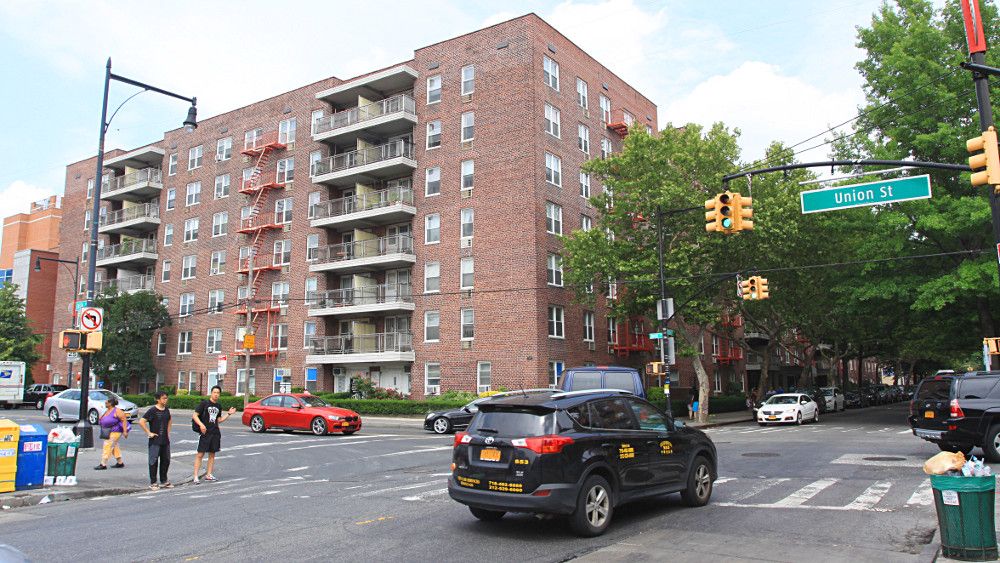 Faut-il dire « le Queens » ou « Queens » ?