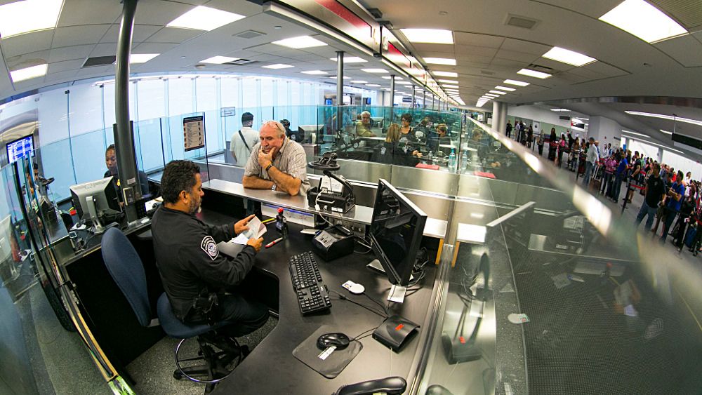 Comment se déroule le passage de l’immigration américaine ?