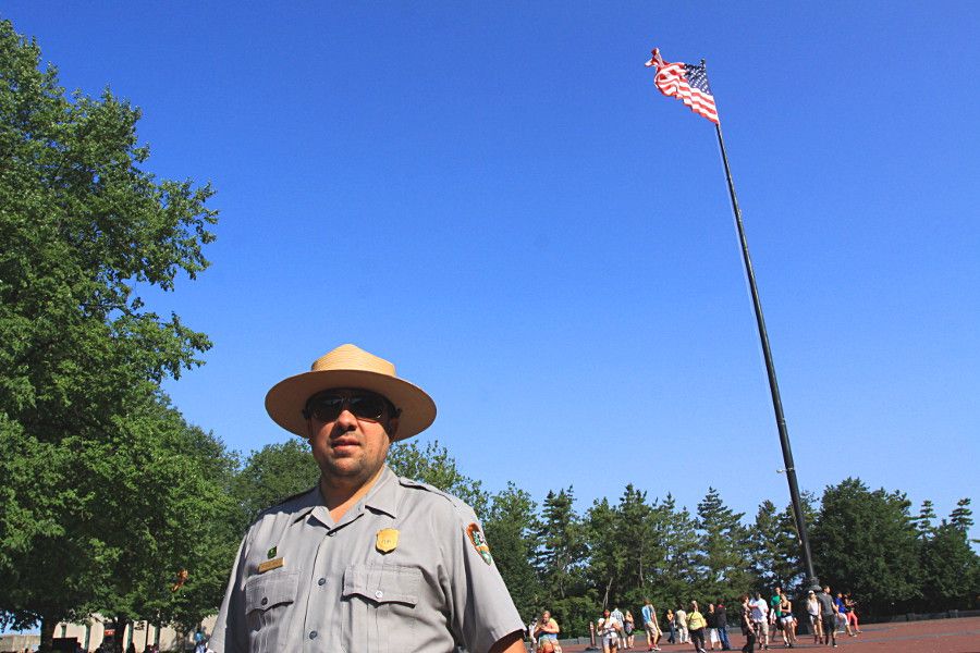 Ranger du National Park Service sur Liberty Island à New York