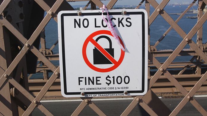 cadenas amour pont brooklyn new york