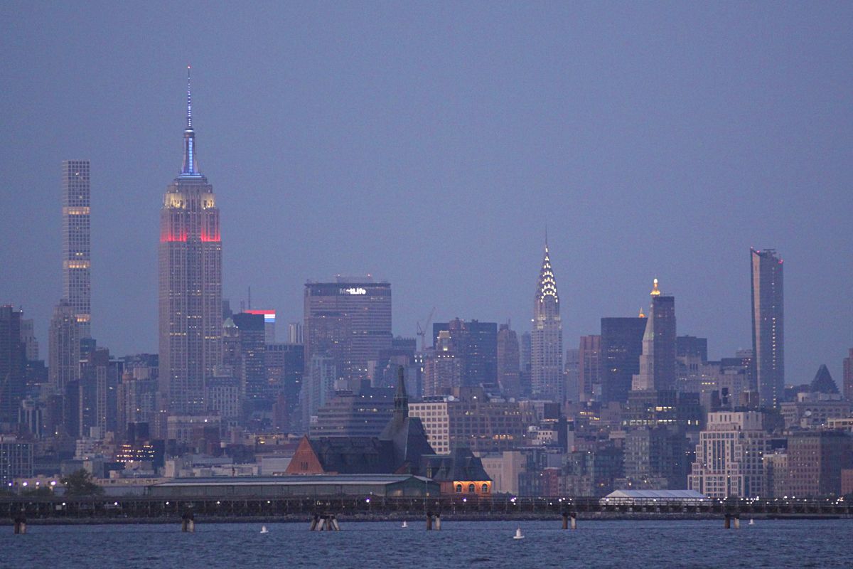 empire state building new york couleurs