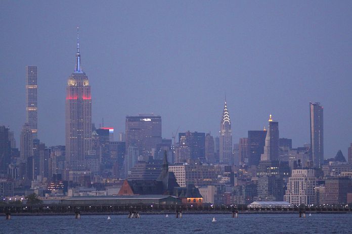 empire state building new york couleurs