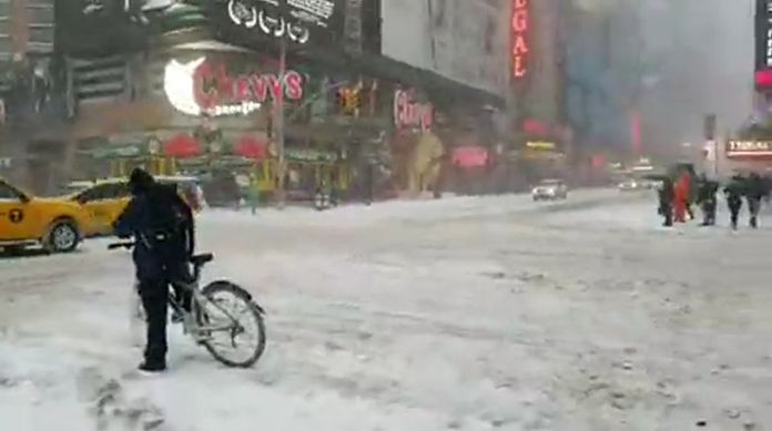 times square neige new york