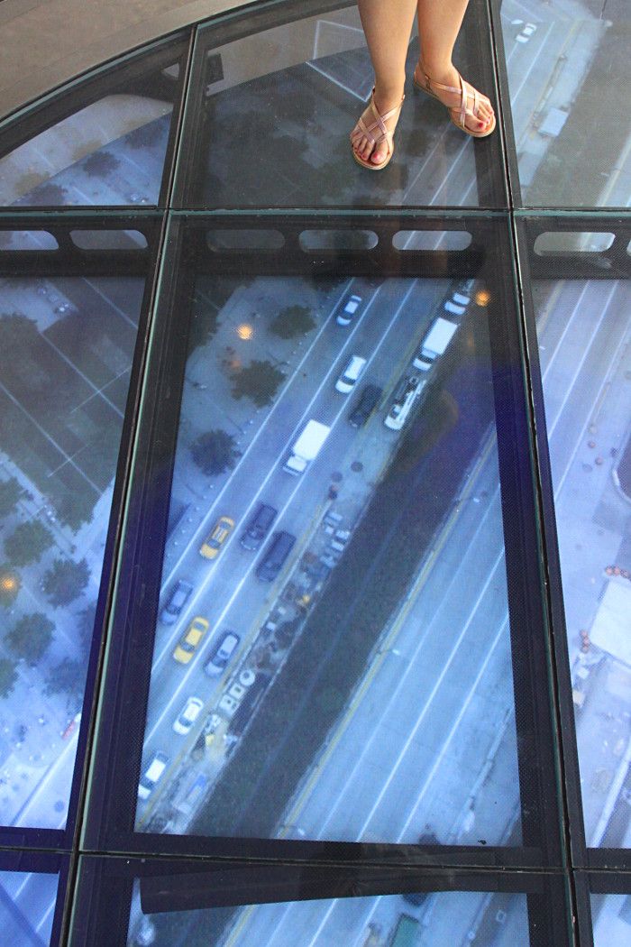 plancher de verre du one world observatory à New York