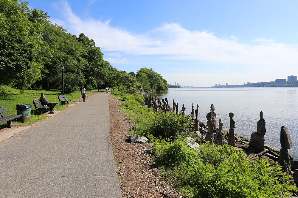 petit phare rouge new york