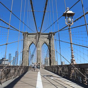 Les 4 détails insolites à voir sur le pont de Brooklyn