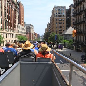 Parcourez New York en bus touristique à arrêts multiples
