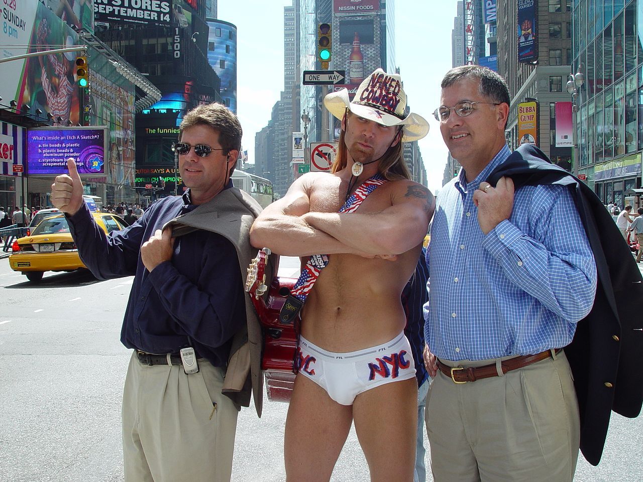 Faites votre photo avec le Naked Cowboy de New York - CNEWYORK