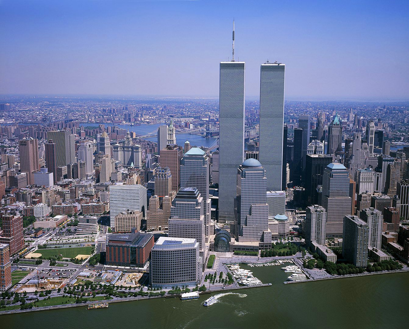Des plans du World Trade Center dans une poubelle