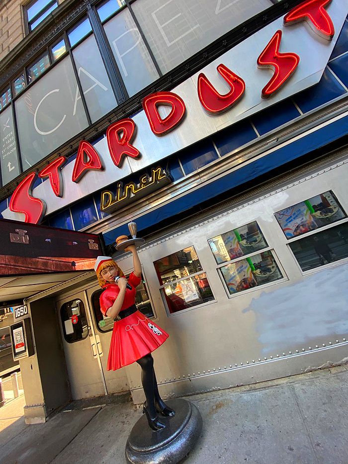 Le restaurant Ellen's Stardust Diner rouvre à New York - CNEWYORK