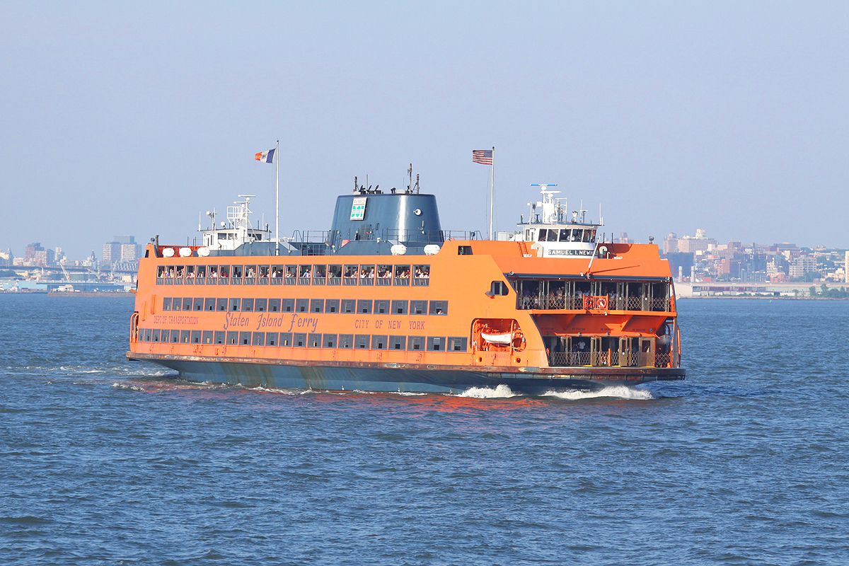 Pourquoi le ferry de Staten Island à New York est-il orange ?