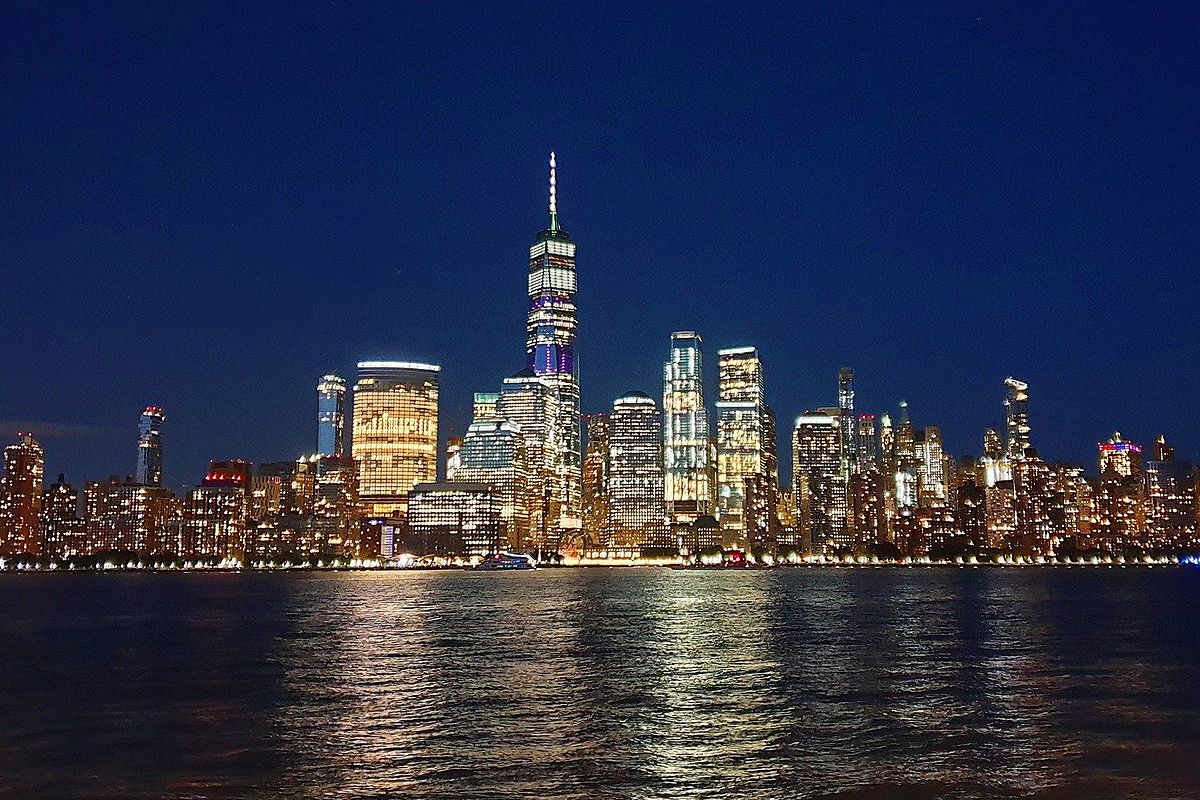 Pourquoi les buildings de New York reste allumés toute la nuit ?