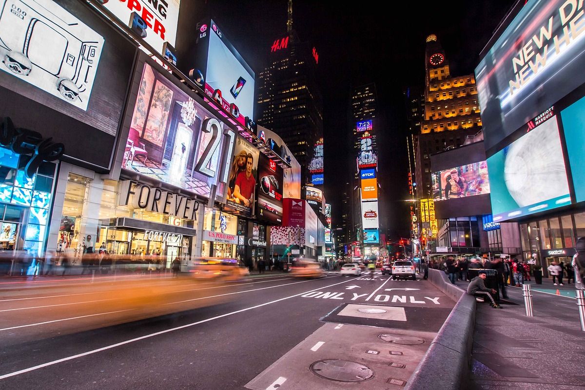 taxi nuit Times Square New York