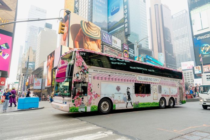 Bus salon de thé sur Times Square à New York