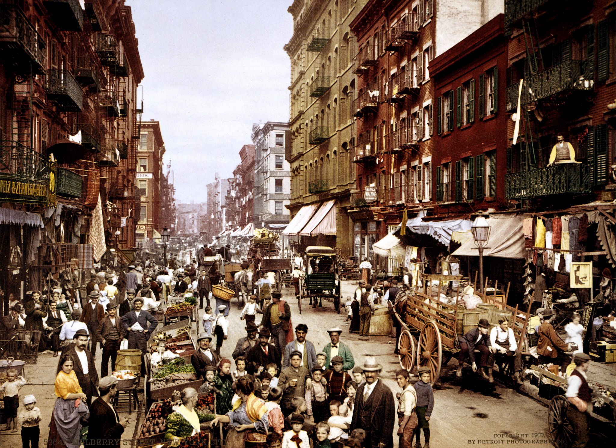 Vue du marché de Mulburry Street dans le quartier de Little Italy à New York en 1900