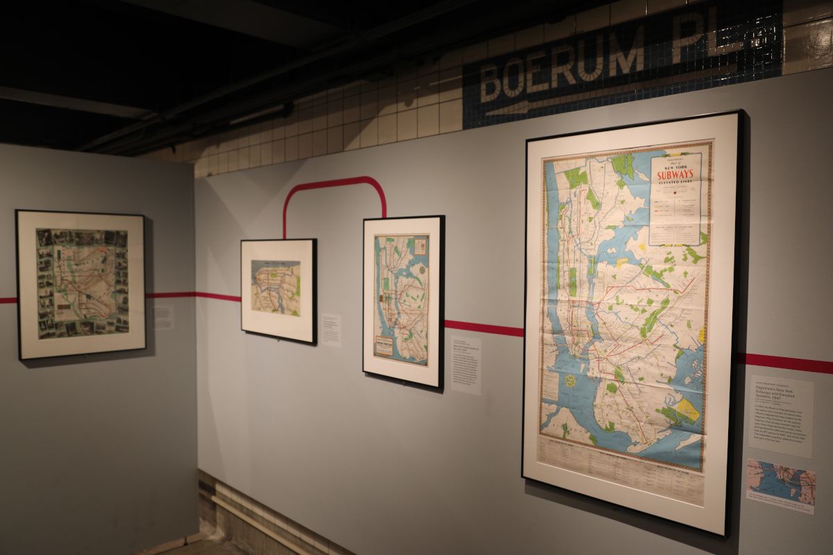Exposition d'anciens plans de métro au New York Transit Museum