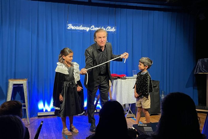 Magicien faisant un tour de magie à New York