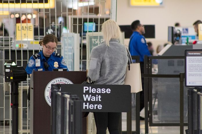 tsa-aeroport-usa Contrôle de sécurité dans un aéroport américain