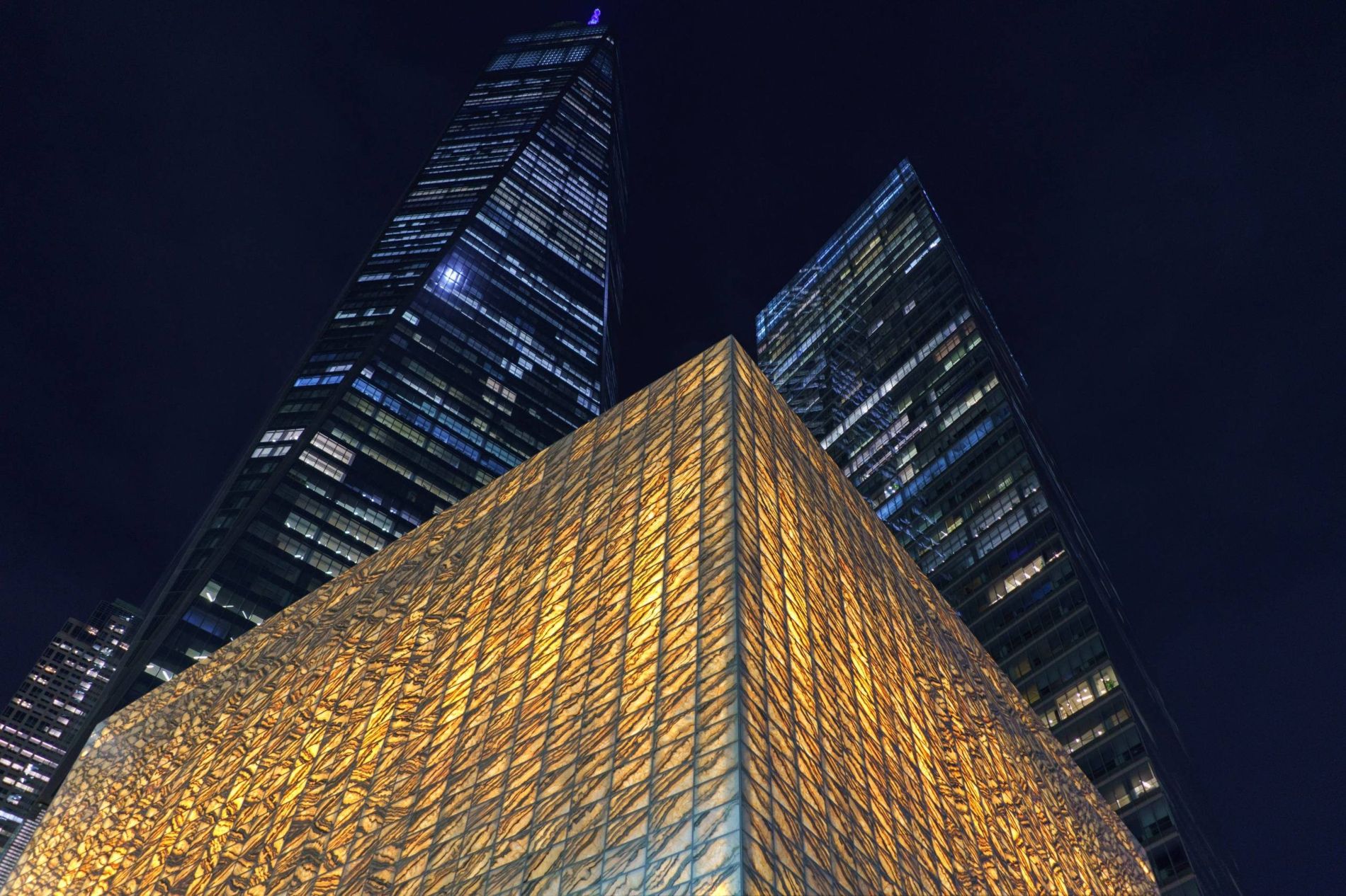 La tour One World Trade Center et le Perelman Performing Arts Center à New York