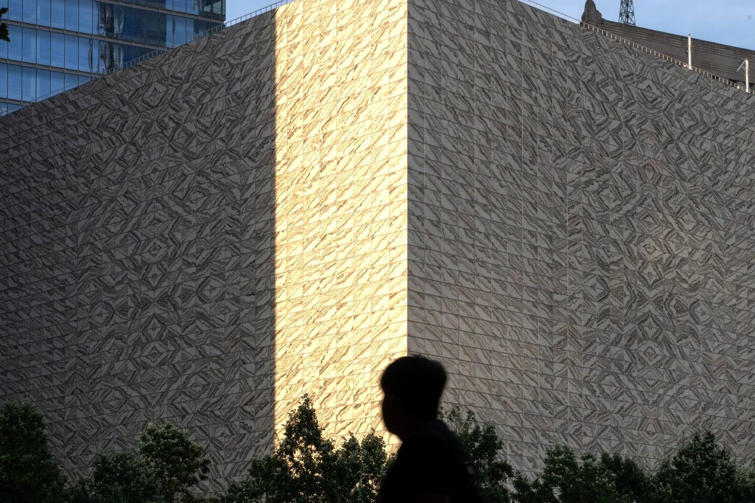 Gros plan sur la façade du Perelman Performing Arts Center New York
