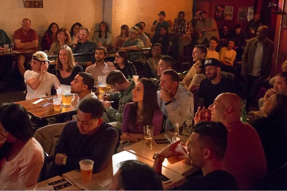 Public du Broadway Comedy Club à New York