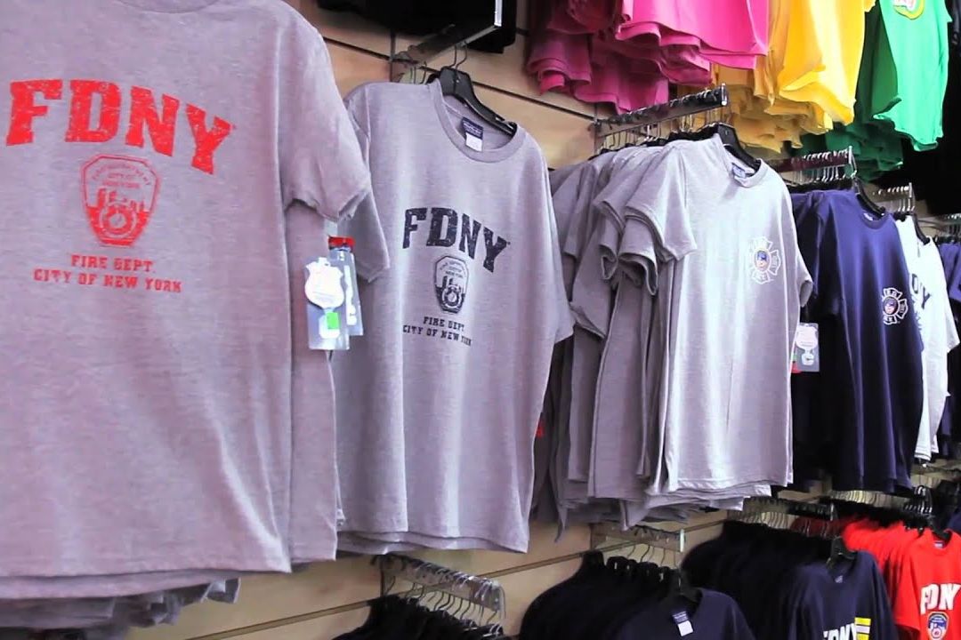 T-shirt souvenirs dans le magasin Grand Slam à New York