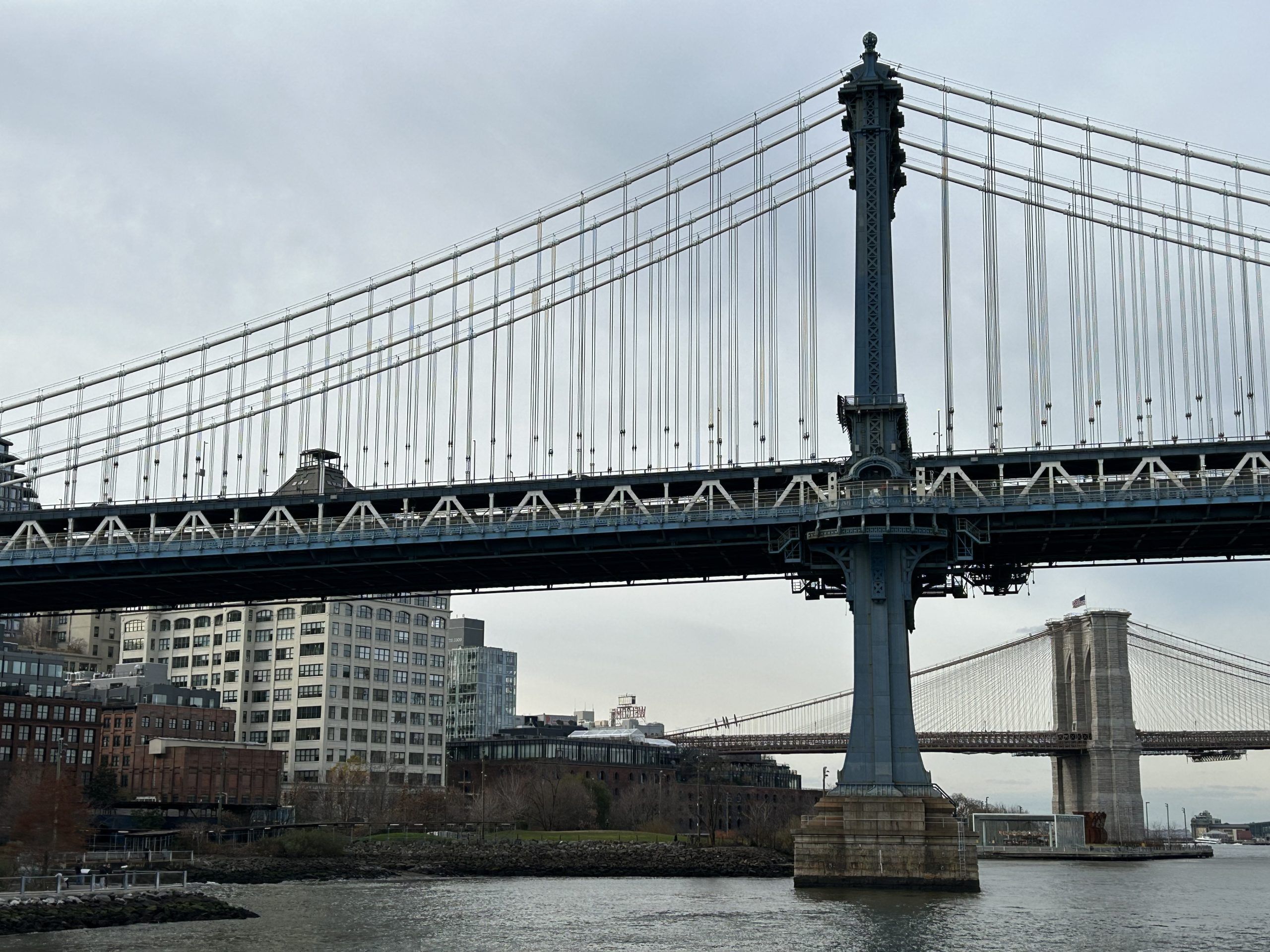 Manhattan Bridge et Brooklyn Bridge à New York