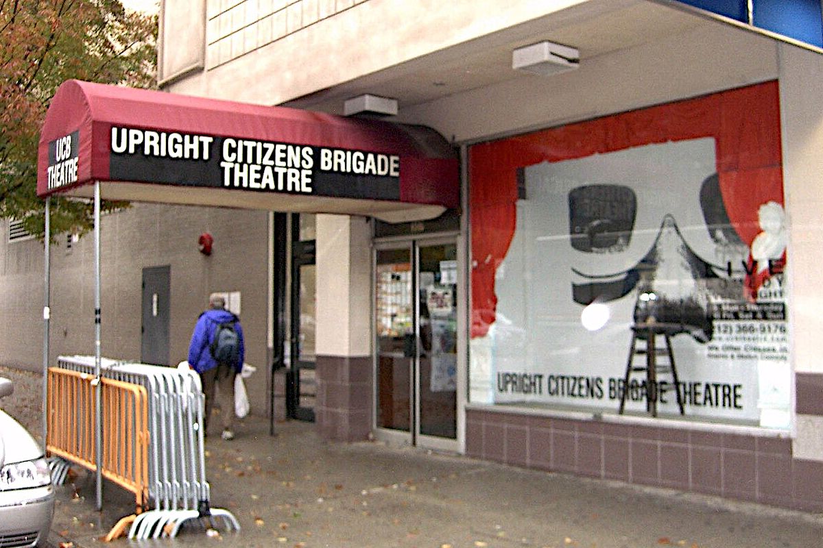 Entrée de l'UCB Theatre à New York