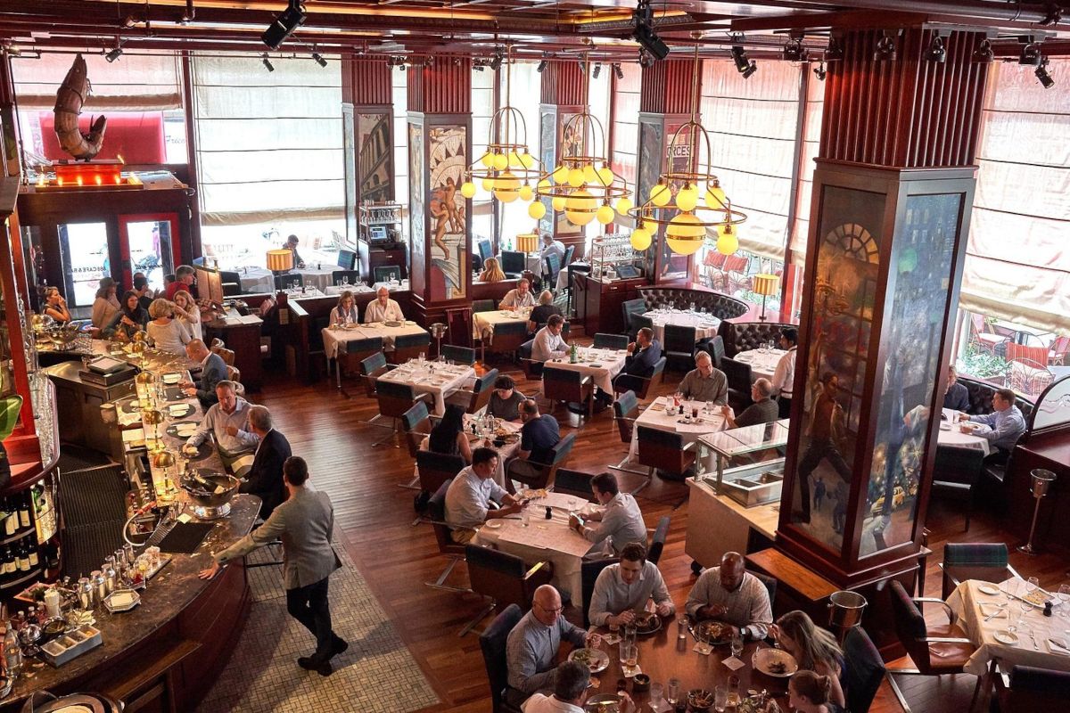 Salle du restaurant Redeye Grill à New York