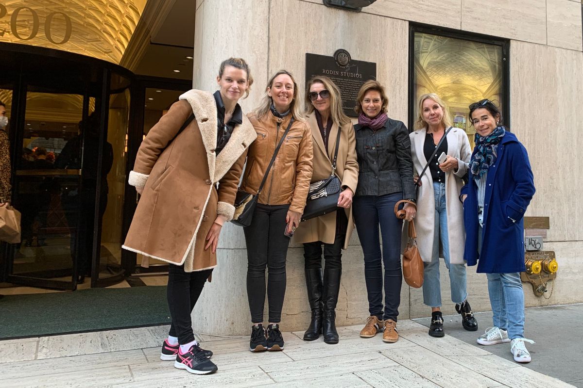 Guide français avec un groupe de touristes à New York