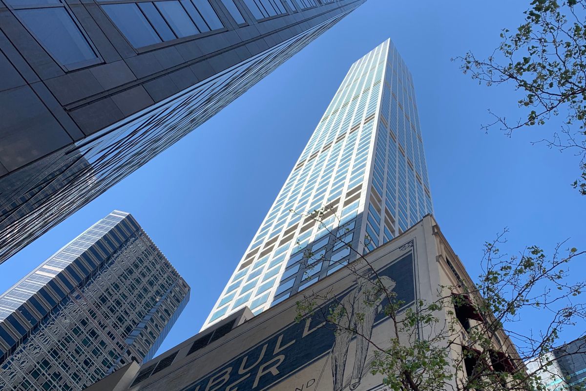 Au pied de la tour 432 Park à New York