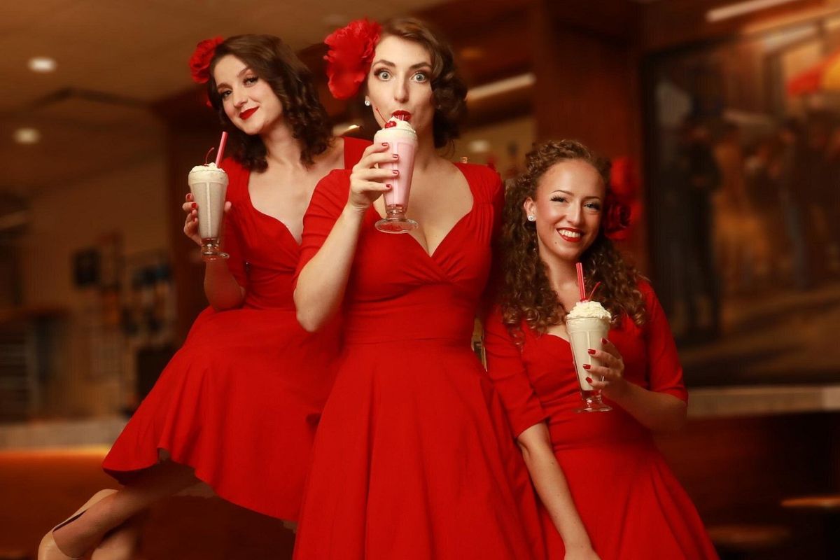 Pin-up buvant un Milk Shake au restaurant Brooklyn Deli de New York