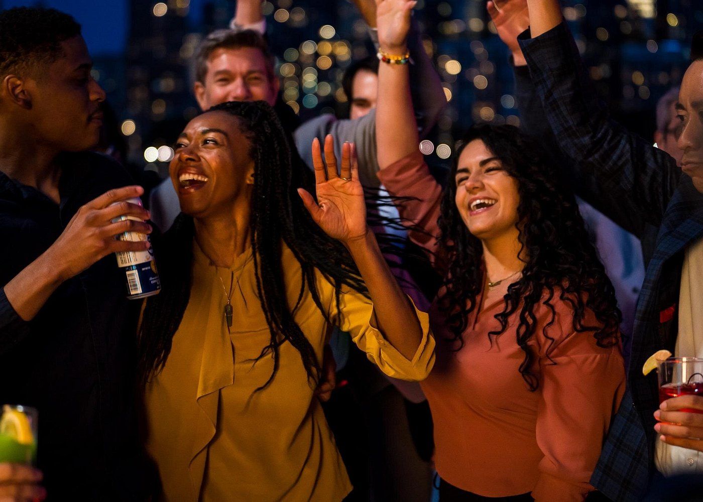 Foule en train de danser lors de la croisière du 4 juillet à New York